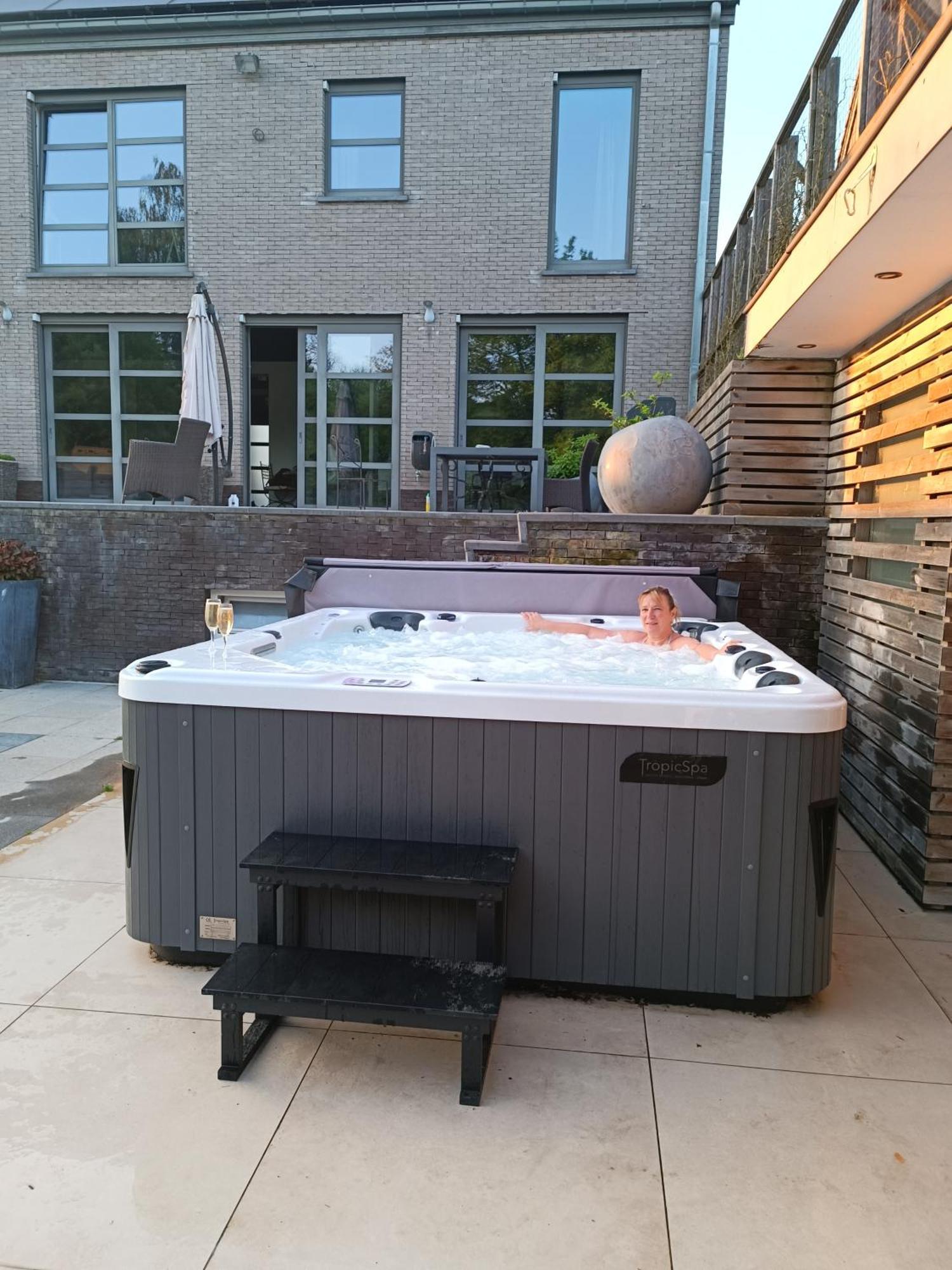 Appartement 5 Personnes Avec Acces Piscine Et Jacuzzi Villers-la-Ville Eksteriør billede